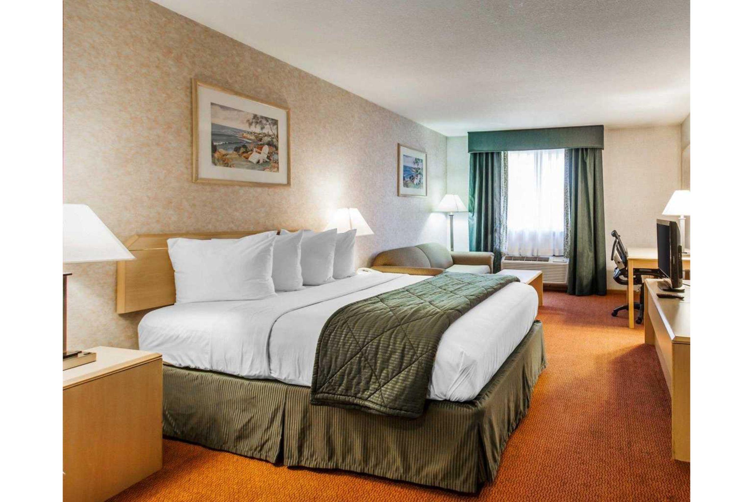 Quality Inn & Suites Vancouver North Exterior foto