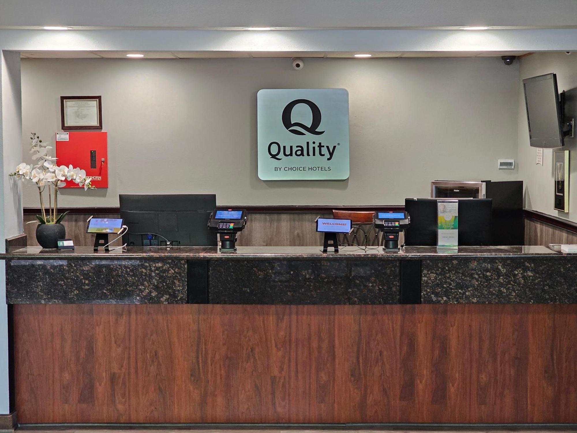 Quality Inn & Suites Vancouver North Exterior foto