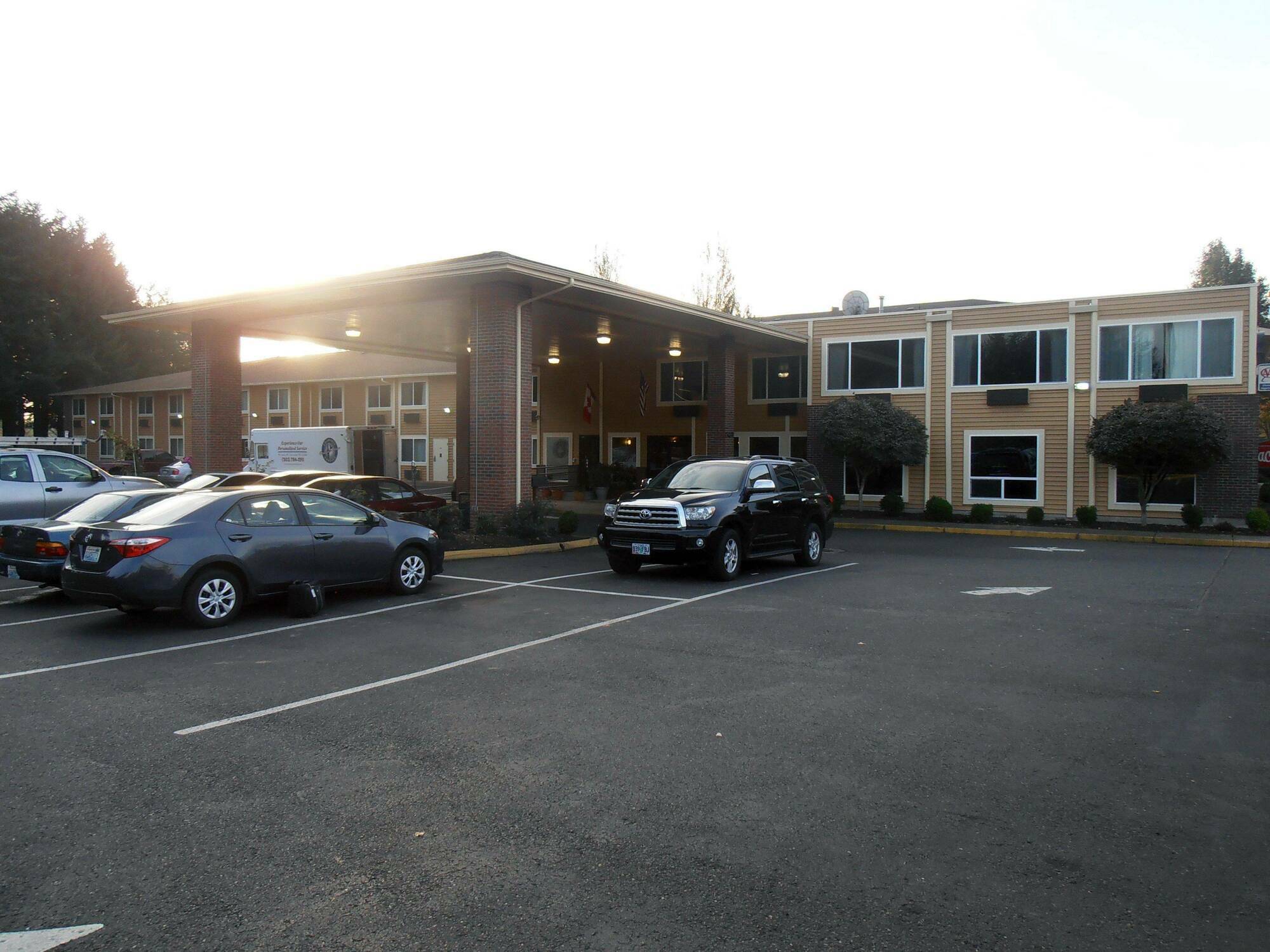 Quality Inn & Suites Vancouver North Exterior foto